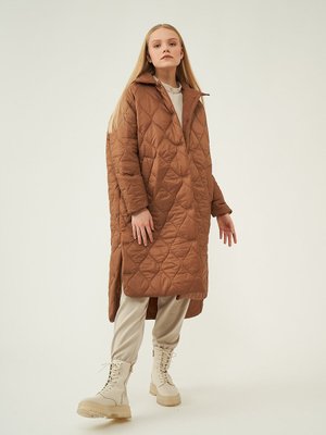 Uzun Düğmeli Şişme Mont Sütlü Kahve