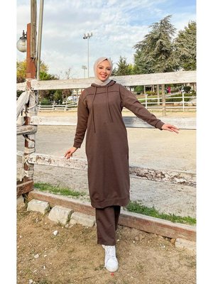 Uzun Tunik Kapüşonlu Kenardan Yırtmaçlı İkili Spor Takım Kahverengi Uzun Tunik Kapüşonlu Kenardan Yırtmaçlı İkili Spor Takım Kahverengi