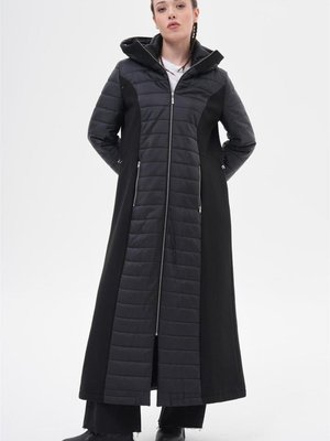 Garni Detaylı Kapüşonlu Siyah Mont