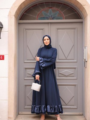 İthal Medine İpeği Fermuarlı Saten Detaylı Şık Ferace İthal Medine İpeği Fermuarlı Saten Detaylı Şık Ferace