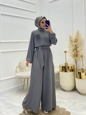 Kadın Gri Kuşaklı Gül Detaylı Salaş Tulum Kadın Gri Kuşaklı Gül Detaylı Salaş Tulum