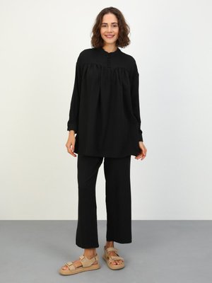 Siyah Brit Detaylı Aerobin Takım