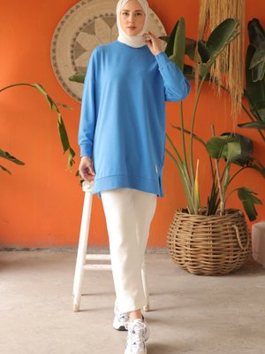 Mavi Bisiklet Yaka Yan Yırtmaçlı Sweat Mavi Bisiklet Yaka Yan Yırtmaçlı Sweat