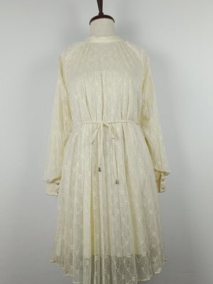 Büyük Beden Dantel Pliseli Tunik Krem Büyük Beden Dantel Pliseli Tunik Krem