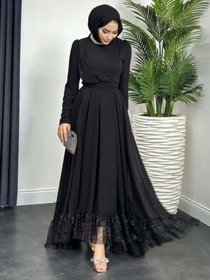 Abiye Elbise Şifon Etek Ucu Güpürlü Yakası Taşlı Siyah Abiye Elbise Şifon Etek Ucu Güpürlü Yakası Taşlı Siyah