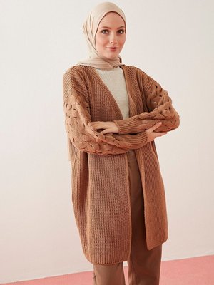 Selanik Örgü Kolları Tiktak Ve Delik Detaylı Triko Panço Bisküvi