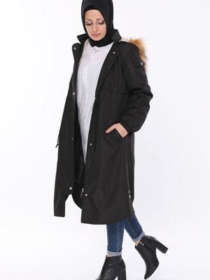 Siyah Kapüşonlu Fermuarlı Beli Büzgülü Mont