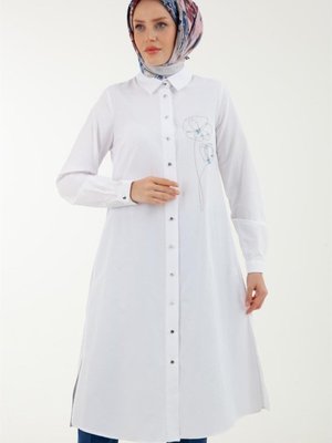 Taşlı Çiçek Desenli Düğmeli Tunik Beyaz