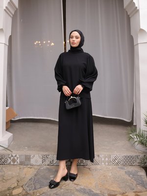 Kolları Pile Detaylı Etekli Takım