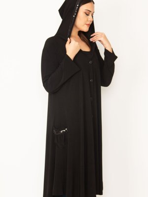 Büyük Beden Siyah Sandy Kumaş Payet Detaylı Ön Düğmeli Kapüşonlu Kap Büyük Beden Siyah Sandy Kumaş Payet Detaylı Ön Düğmeli Kapüşonlu Kap