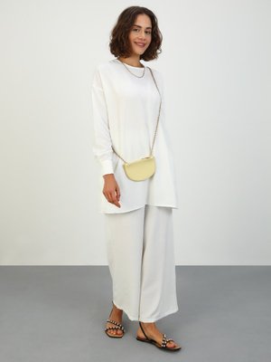 Off White Aerobin Cep Detaylı Basic Takım