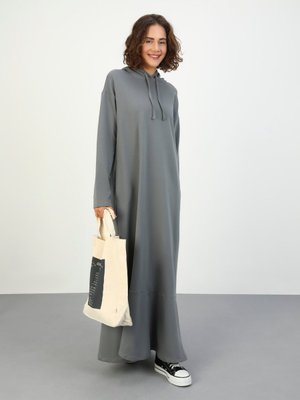 Gri Kapüşonlu Rahat Kalıp Elbise