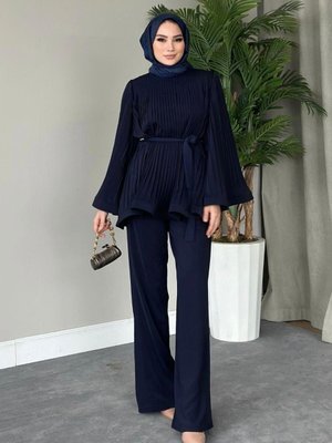 Larissa Pliseli Takım Lacivert