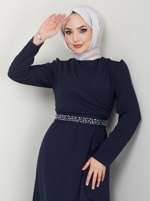 Eteği Volanlı Kemeri Taşlı Tesettür Abiye Elbise