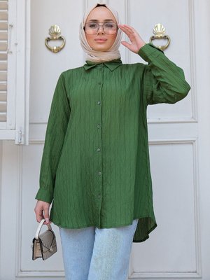 Arka Düğme Detay Kabartma Çizgili Gömlek Koyu Yeşil Arka Düğme Detay Kabartma Çizgili Gömlek Koyu Yeşil