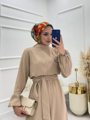 Kadın Bej Kuşaklı Gül Detaylı Salaş Tulum Kadın Bej Kuşaklı Gül Detaylı Salaş Tulum