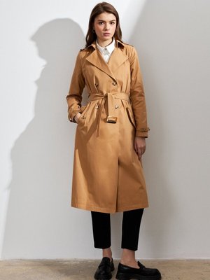 Düğme Detaylı Trençkot Camel