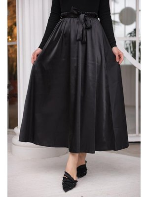 Siyah Kuşak Detaylı Saten Etek
