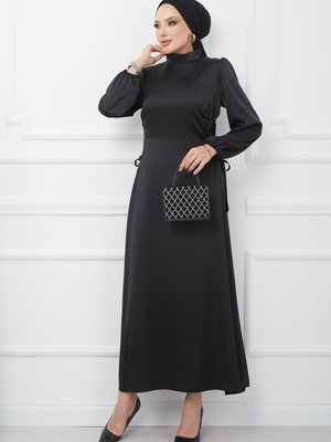 Siyah Yan Detaylı Saten Abiye Elbise