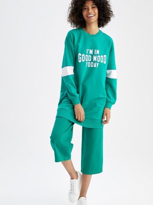 Düğme Detaylı Geniş Paça Crop Pamuk Pantolon Y7752az22sm