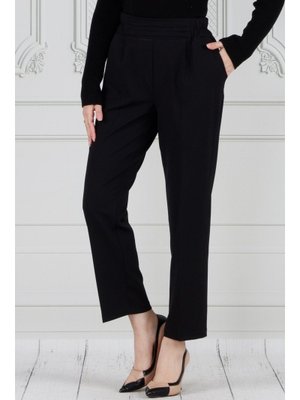 Siyah Kemeri Kat Detaylı Dar Paça Pantolon