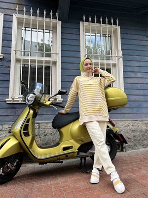 Yakalı Çizgili Sweat Yakalı Çizgili Sweat