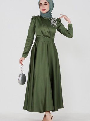 Önü Taş Baskılı Saten Abiye Elbise Haki Önü Taş Baskılı Saten Abiye Elbise Haki