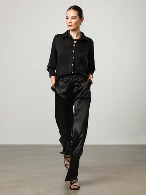 Siyah Sedef Düğme Detaylı Saten Tunik