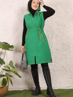 Yeşil Kapüşonlu Fermuarlı Büzgülü Kapitone Yelek Yeşil Kapüşonlu Fermuarlı Büzgülü Kapitone Yelek