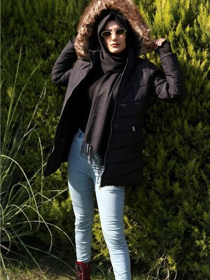 Eldiven Detaylı Kapişonu Kürklü Şişme Mont