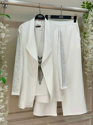 Şahin Taş Işlemeli Ceket Pantolon Takım