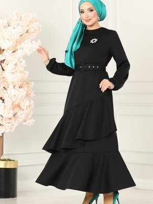 Siyah Eteği Volanlı Elbise