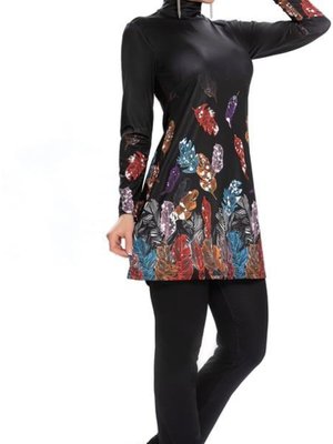 Siyah Likralı Alt Detay Kuş Tüyü Zeminli Tam Kapalı Mayo Siyah Likralı Alt Detay Kuş Tüyü Zeminli Tam Kapalı Mayo