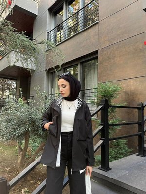 Cep Detaylı Kısa Trençkot Siyah Cep Detaylı Kısa Trençkot Siyah