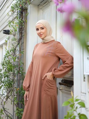 Balon Kollu Taşlı Elbise Kahve