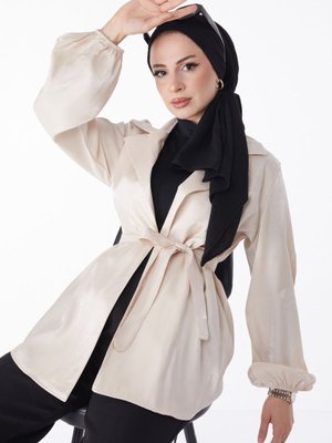 Düz Yaka Bej Parlak Detaylı Kuşaklı Ceket