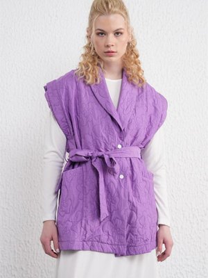 Kendinden Çiçek Desenli Mor Yelek