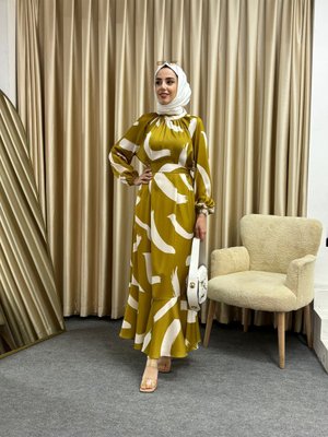 Desenli Saten Kumaş Etek Ucu Volanlı Tesettür Elbise