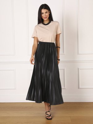 Siyah Parlak Kumaş Piliseli Etek