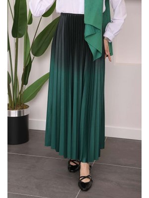 Zümrüt Yeşili Pileli Renk Detaylı Uzun Kloş Etek Zümrüt Yeşili Pileli Renk Detaylı Uzun Kloş Etek