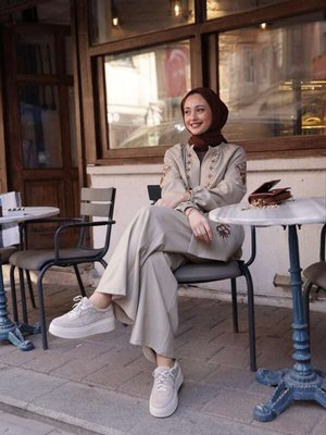 Nakışlı Sümbül Takım Bej Nakışlı Sümbül Takım Bej