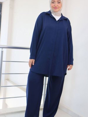 Lacivert Büyük Beden Düz Dokuma Gizli Patlı Pantolonlu Takım Lacivert Büyük Beden Düz Dokuma Gizli Patlı Pantolonlu Takım