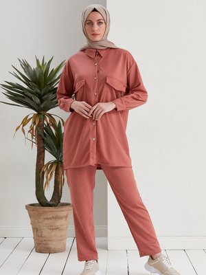 Cepli Düğme Detaylı İkili Takım Soğan Kabuğu Cepli Düğme Detaylı İkili Takım Soğan Kabuğu