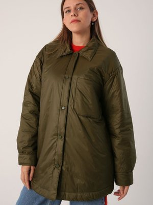 Haki Oversize Çıtçıtlı Gömlek Yaka Mont Haki Oversize Çıtçıtlı Gömlek Yaka Mont