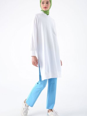 Beyaz Pamuklu Kapüşonlu Reglan Kollu Yırtmaçlı Süprem Tunik