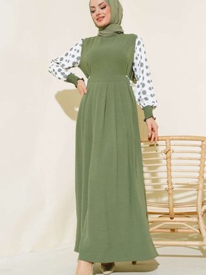 Kolları Puantiyeli Elbise