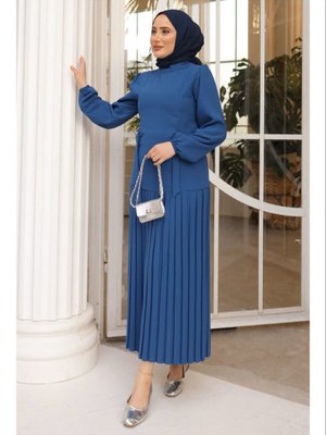 Yan Detaylı Bluz Piliseli Etekli Takım