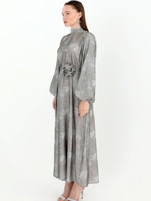 Gri Gül Kemerli Abiye Elbise Gri Gül Kemerli Abiye Elbise