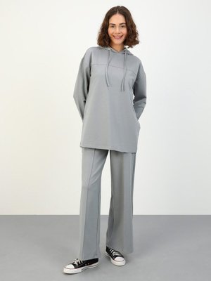 Dikiş Detaylı Kapişonlu Eşofman Takımı Gri Dikiş Detaylı Kapişonlu Eşofman Takımı Gri