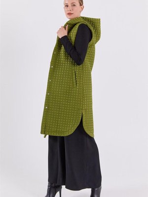 Yuvarlak Desenli Kapüşonlu Yeşil Yelek